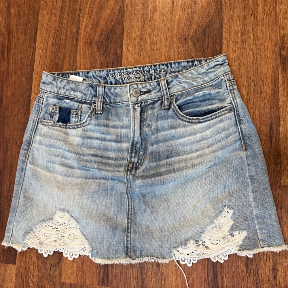 Y2K American Eagle Womens 4 Light Wash Denim Distressed Crochet SpringMini Skirt